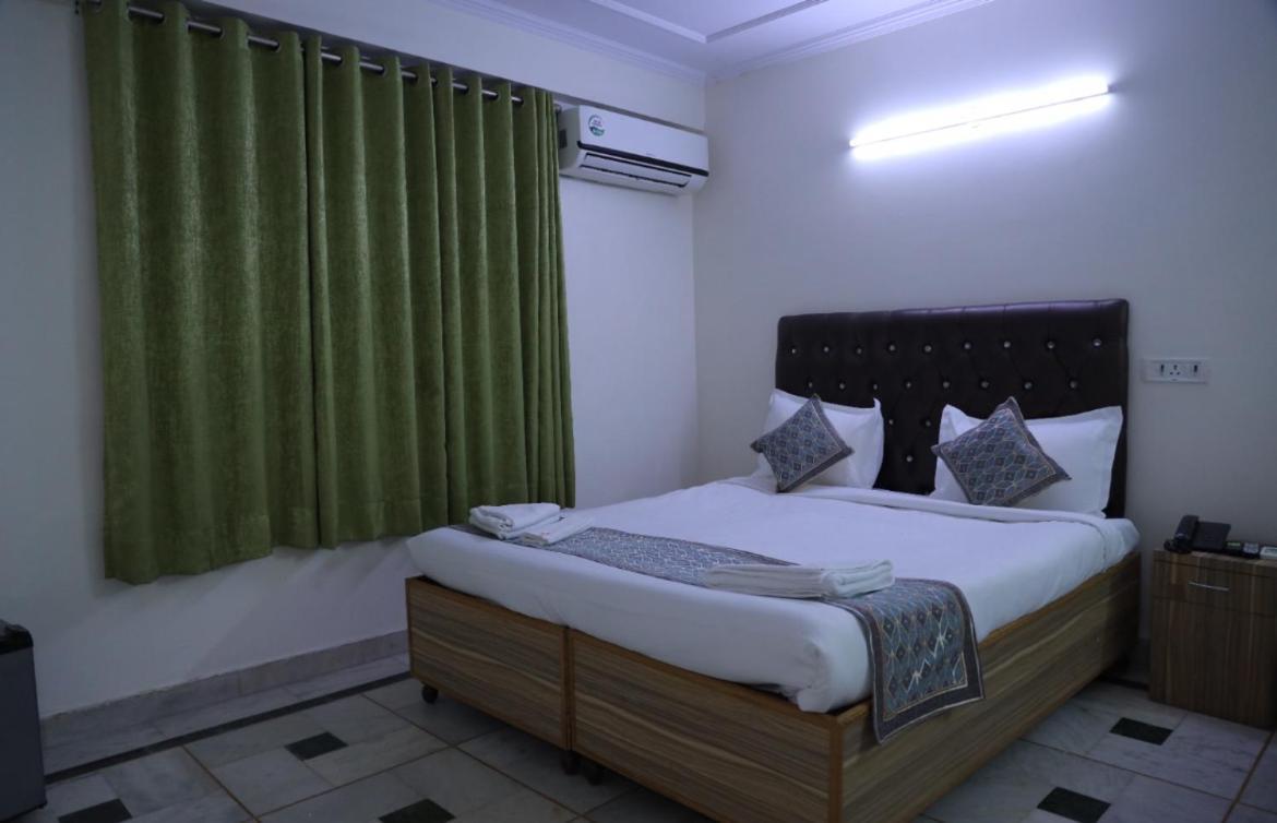 Hotel Star Palace - Near Karol Bagh Metro Δελχί Εξωτερικό φωτογραφία